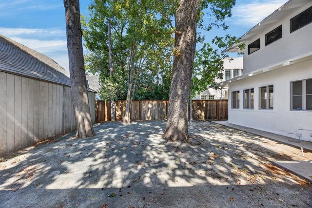 2409 Beverly Pl, Stockton, CA 95204