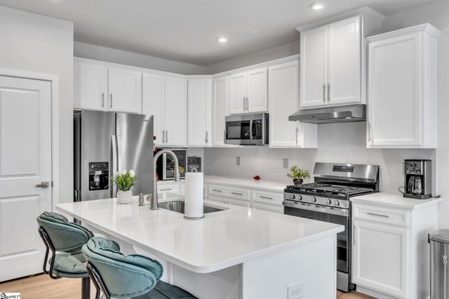 1040 Horse Whisper Run, Landrum, SC 29356