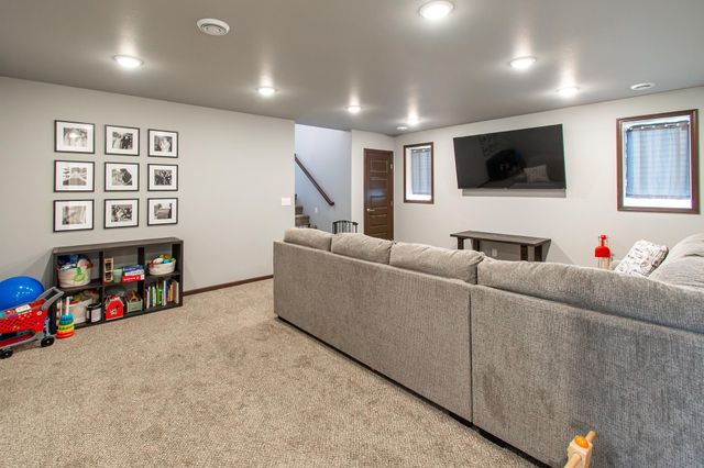 789 Albert Drive W, West Fargo, ND 58078