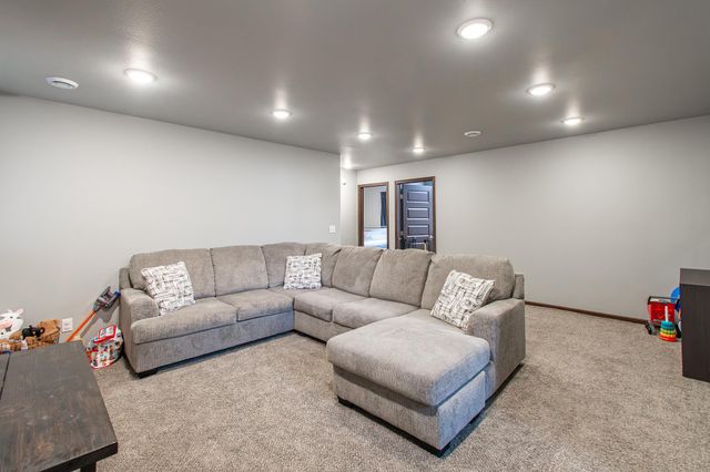 789 Albert Drive W, West Fargo, ND 58078