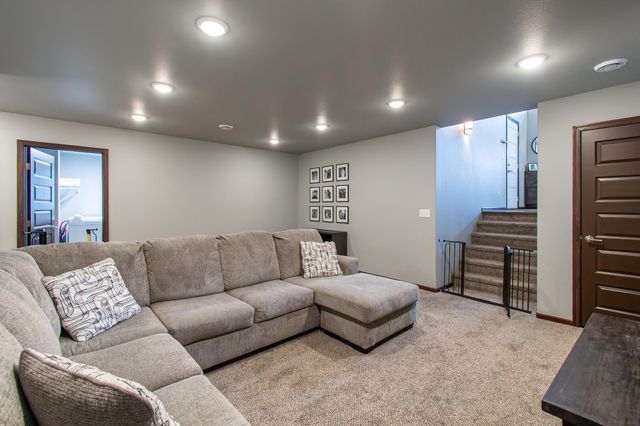 789 Albert Drive W, West Fargo, ND 58078