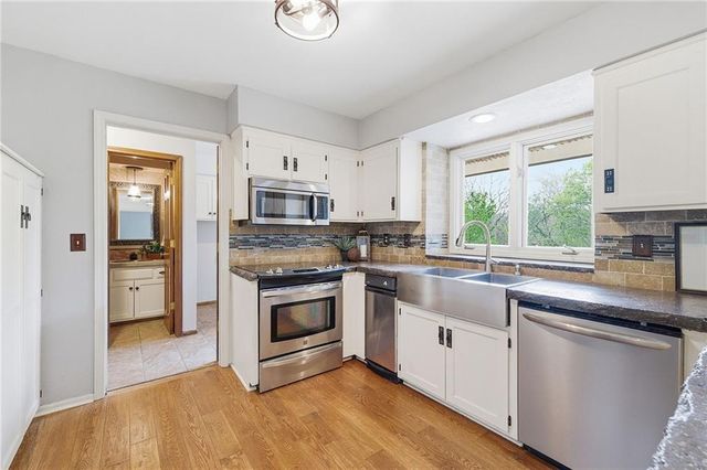 18325 Aberdeen Street, Stilwell, KS 66085