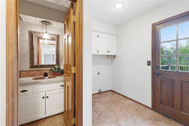 18325 Aberdeen Street, Stilwell, KS 66085