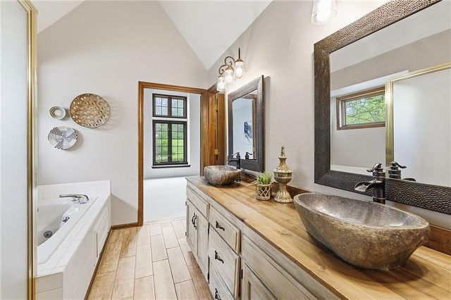 18325 Aberdeen Street, Stilwell, KS 66085