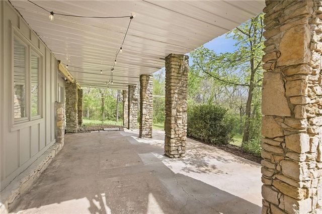18325 Aberdeen Street, Stilwell, KS 66085