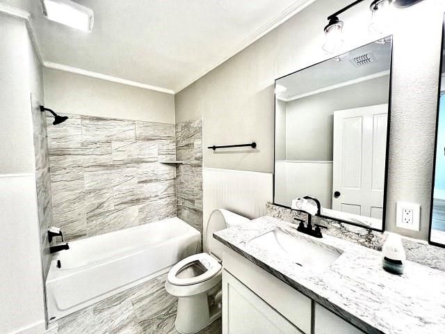 208 Daingerfield Street, Naples, TX 75568