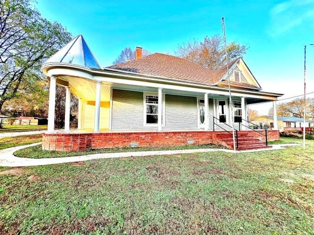 208 Daingerfield Street, Naples, TX 75568