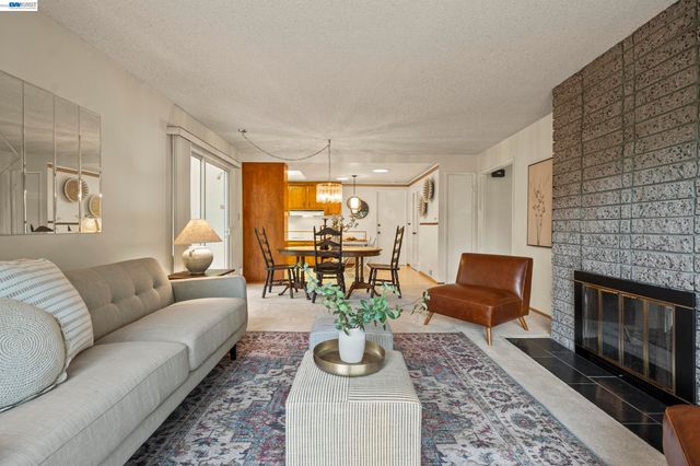 10191 Vicksburg Dr, Cupertino, CA 95014