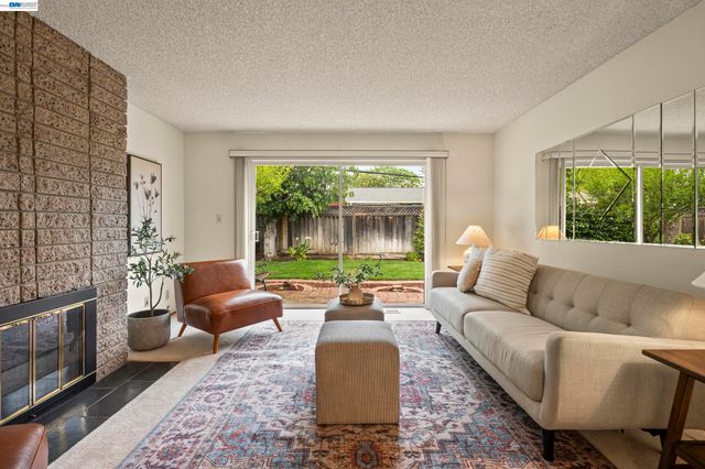 10191 Vicksburg Dr, Cupertino, CA 95014