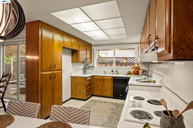 10191 Vicksburg Dr, Cupertino, CA 95014