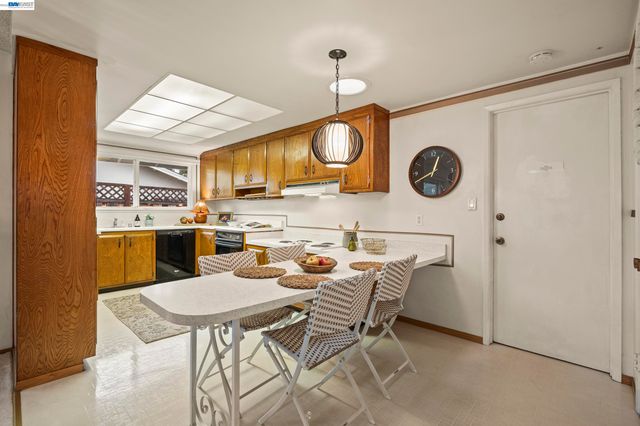 10191 Vicksburg Dr, Cupertino, CA 95014