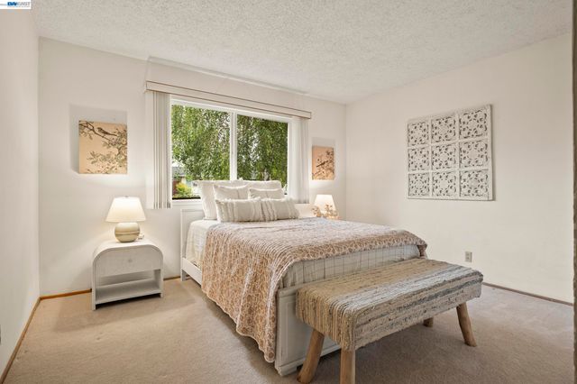 10191 Vicksburg Dr, Cupertino, CA 95014