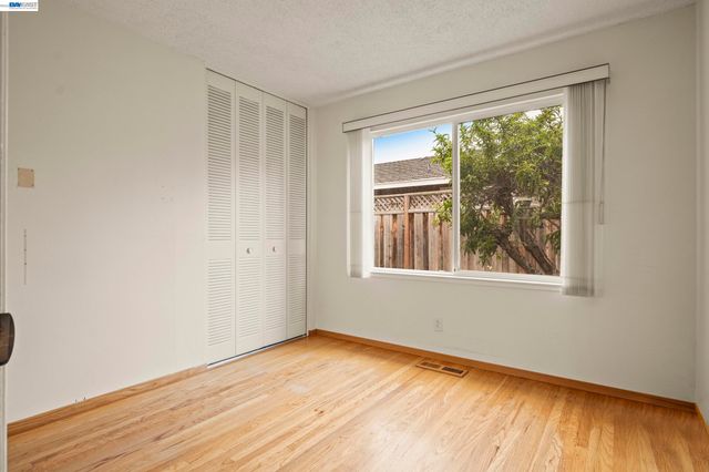 10191 Vicksburg Dr, Cupertino, CA 95014