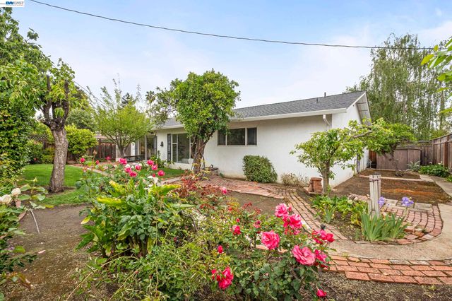 10191 Vicksburg Dr, Cupertino, CA 95014