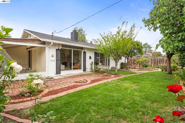 10191 Vicksburg Dr, Cupertino, CA 95014