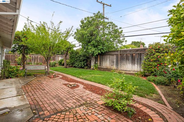 10191 Vicksburg Dr, Cupertino, CA 95014