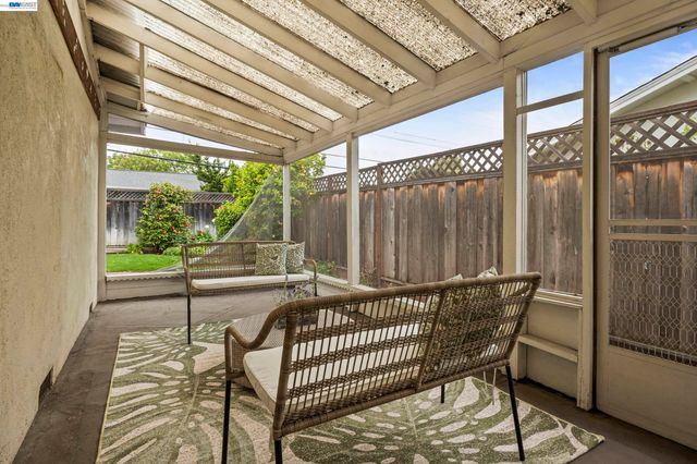 10191 Vicksburg Dr, Cupertino, CA 95014