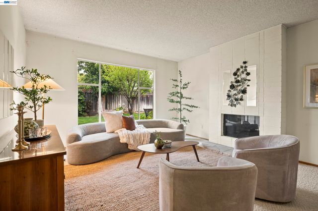 10191 Vicksburg Dr, Cupertino, CA 95014