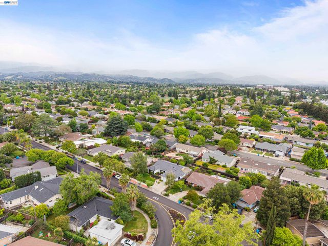 10191 Vicksburg Dr, Cupertino, CA 95014