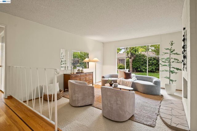 10191 Vicksburg Dr, Cupertino, CA 95014