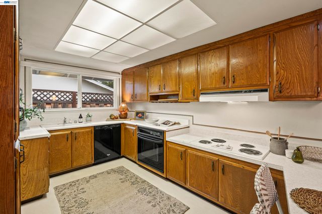 10191 Vicksburg Dr, Cupertino, CA 95014