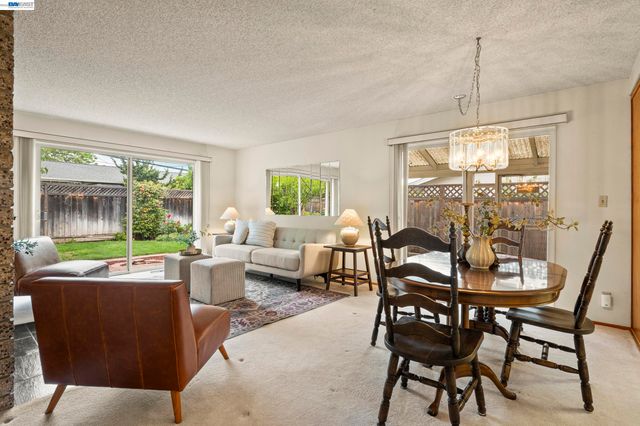 10191 Vicksburg Dr, Cupertino, CA 95014