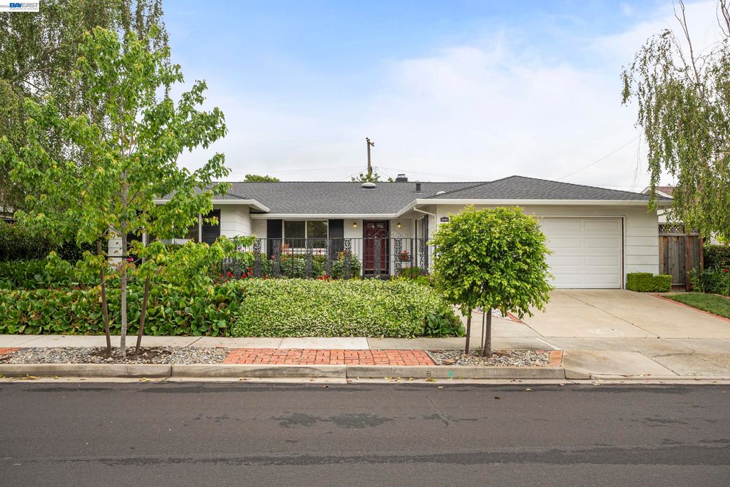 10191 Vicksburg Dr, Cupertino, CA 95014