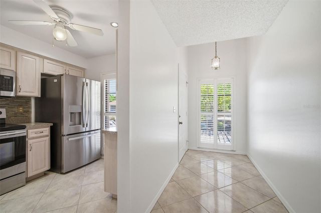 309 KNOTTWOOD COURT 309, Sun City Center, FL 33573
