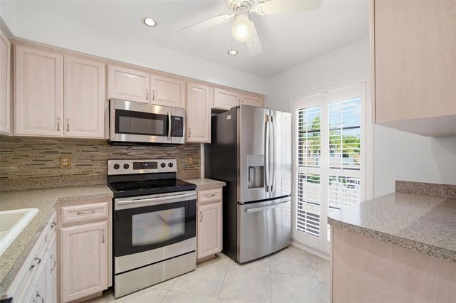 309 KNOTTWOOD COURT 309, Sun City Center, FL 33573