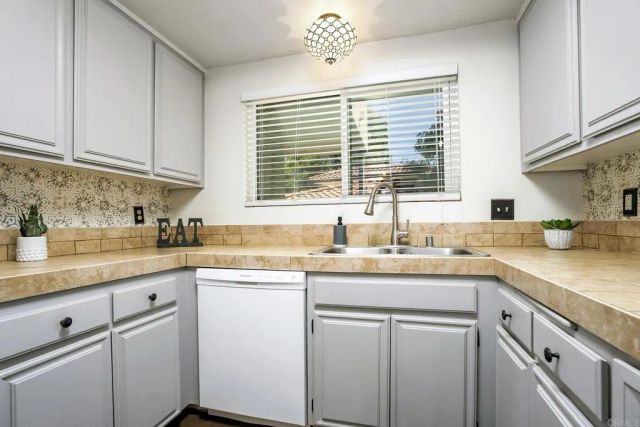 4265 Asher St 22, San Diego, CA 92110