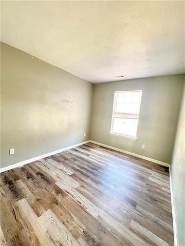 305 Civil Ct Apt D, Newport News, VA 23608