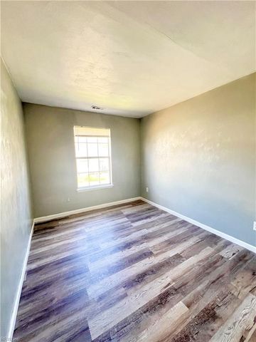 305 Civil Ct Apt D, Newport News, VA 23608