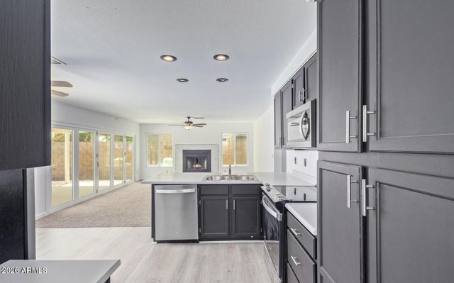 11991 N 69TH Avenue, Peoria, AZ 85345