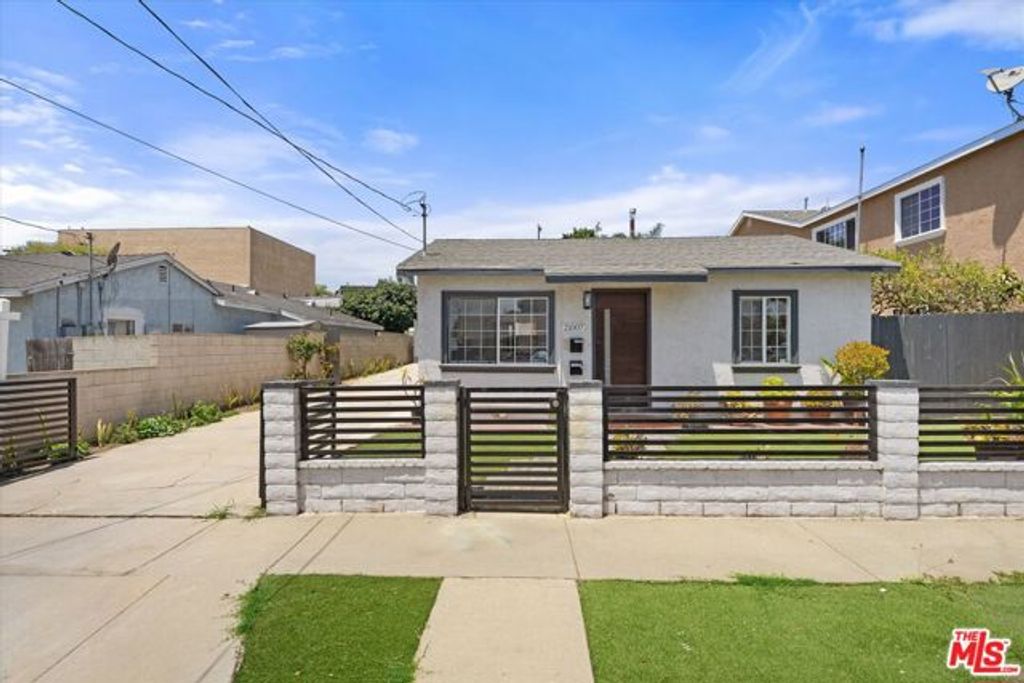 21007 Shearer Avenue, Carson, CA 90745