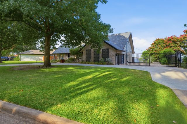 3204 Bouvier Street, Rowlett, TX 75088
