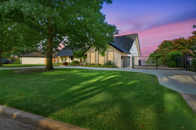 3204 Bouvier Street, Rowlett, TX 75088