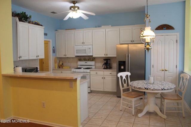 4 Summerlawn Drive, Lakewood, NJ 08701