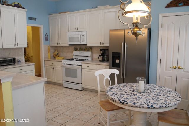 4 Summerlawn Drive, Lakewood, NJ 08701