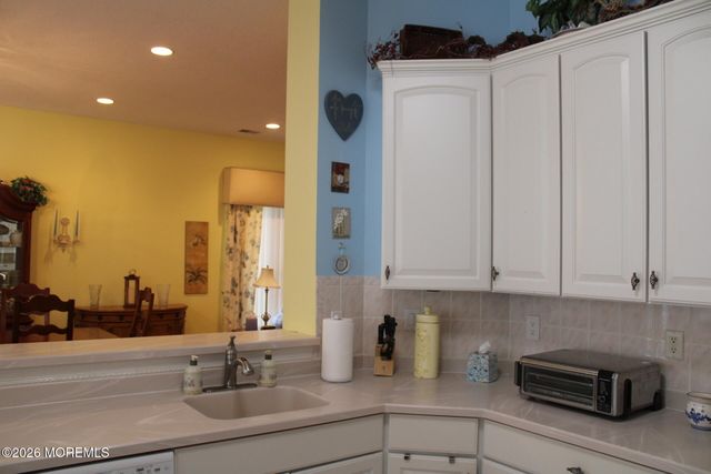 4 Summerlawn Drive, Lakewood, NJ 08701