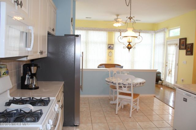 4 Summerlawn Drive, Lakewood, NJ 08701