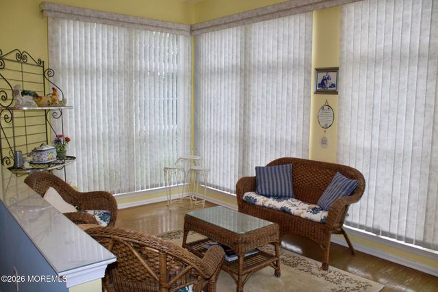 4 Summerlawn Drive, Lakewood, NJ 08701