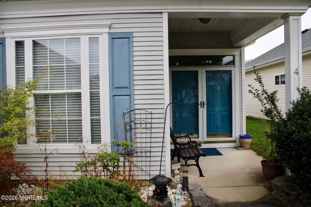 4 Summerlawn Drive, Lakewood, NJ 08701
