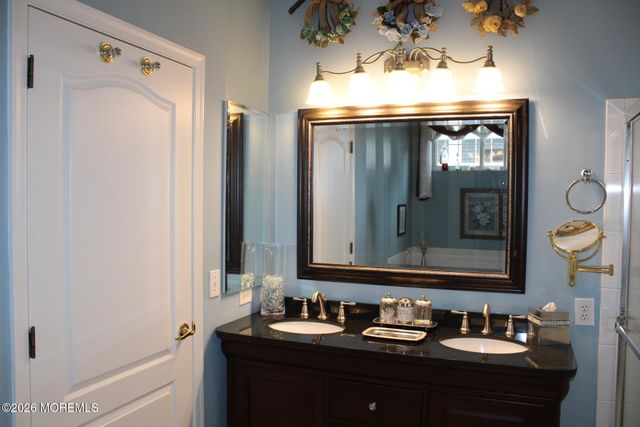 4 Summerlawn Drive, Lakewood, NJ 08701