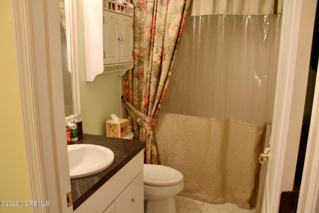 4 Summerlawn Drive, Lakewood, NJ 08701