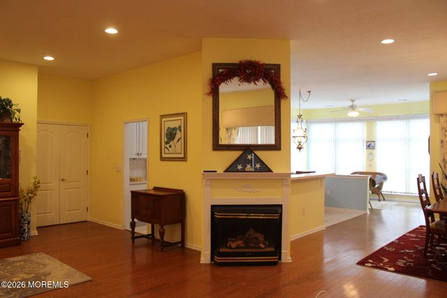 4 Summerlawn Drive, Lakewood, NJ 08701