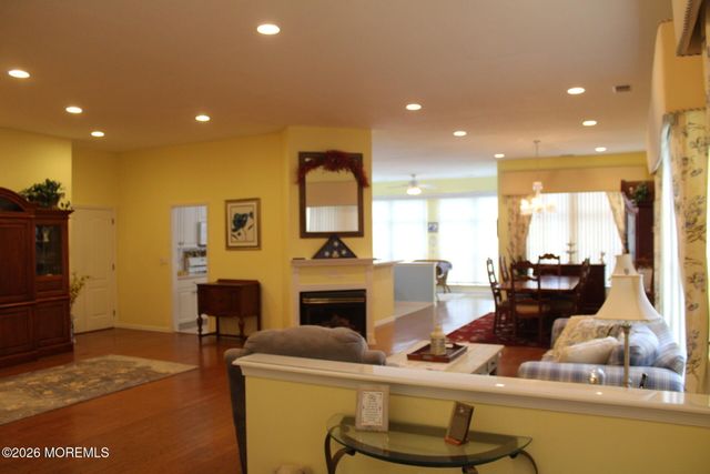 4 Summerlawn Drive, Lakewood, NJ 08701