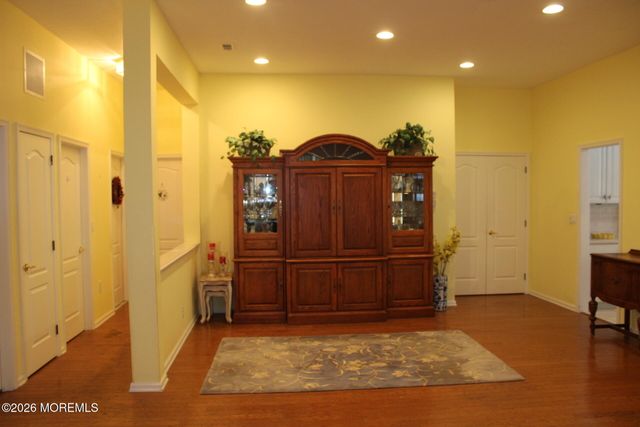 4 Summerlawn Drive, Lakewood, NJ 08701