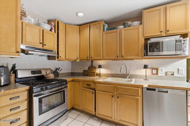 278 Ballston Avenue, Saratoga Springs, NY 12866