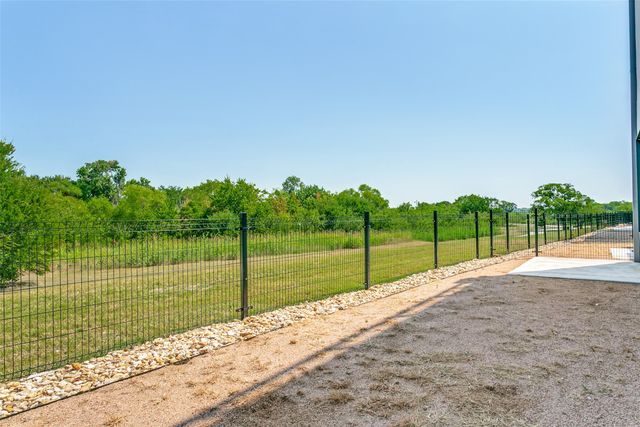 1111 Raiford Rd 100, Carrollton, TX 75007