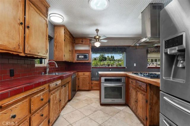 919 W Sharon, Santa Ana, CA 92706